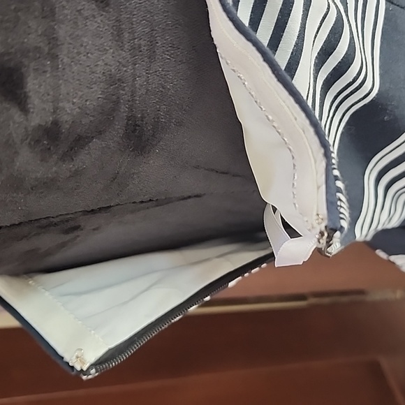 WHBM Striped One-Shoulder Dress WITH POCKETS! Size 4 - Picture 6 of 10